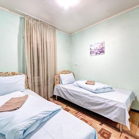 Hotel Zvezda Kiev Bagian luar foto