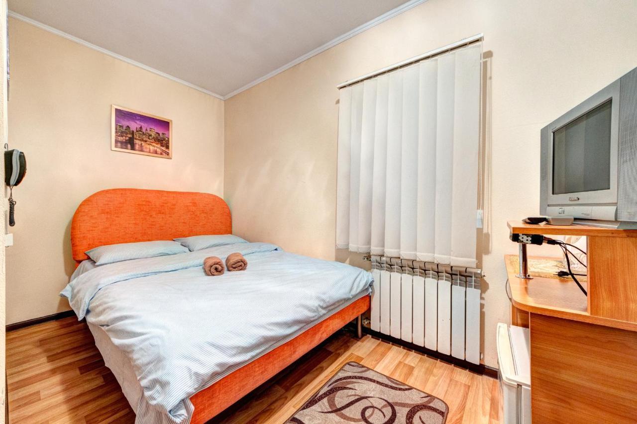Hotel Zvezda Kiev Bagian luar foto